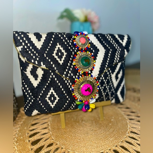 Aztec night clutch, great for a pop of color to your look! - Picture 4 of 4